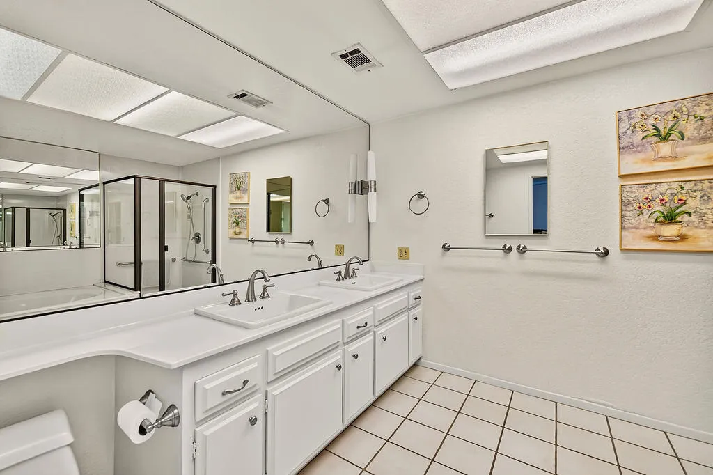 142 Camino Arroyo S, Palm Desert, California 92260 home-pic-16